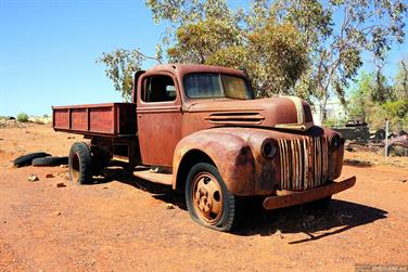 Rusty Ford truck, Kookynie, Western Australia