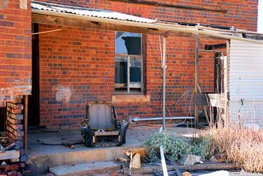Abandoned house at Kookynie, Western Australia